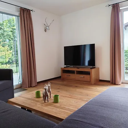 Foehren Nest Zell Am 滨湖采尔