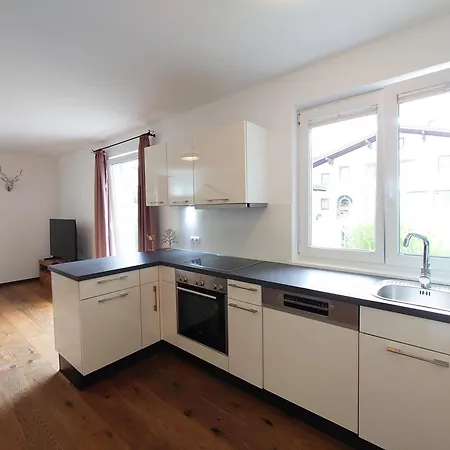 Foehren Nest Zell Am * 滨湖采尔